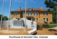 Mountain View, Arkansas, Courthouse with Veteran Memorial